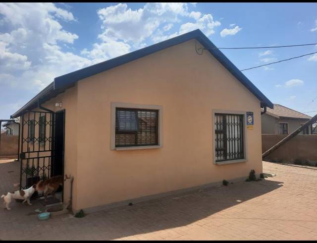 3 BEDROOM HOUSE FOR SALE IN BEVERLY HILLS